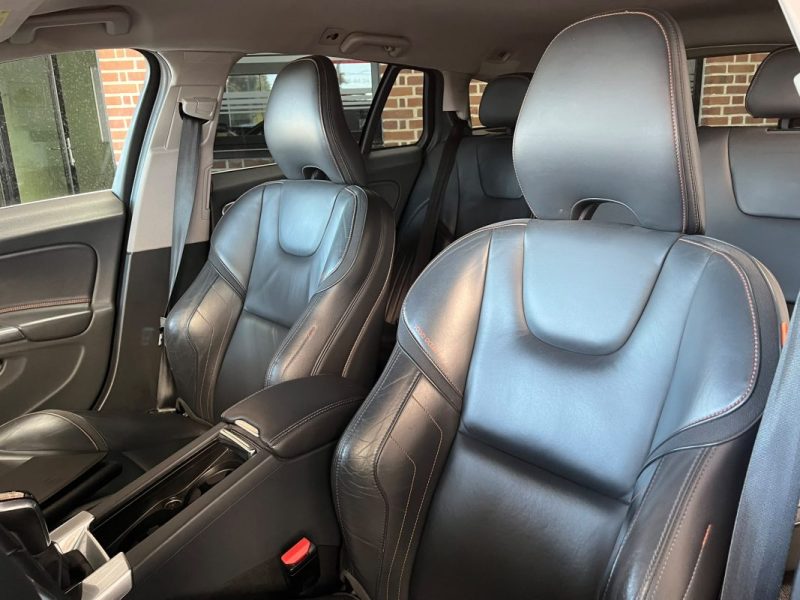 🚗 VOLVO V60 D2 120 Ch ⚙️ R-DESIGN 🛋️ Cuir 📡 Radars de recul ❄️ Climatisation