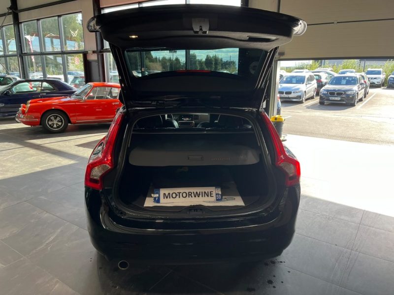 🚗 VOLVO V60 D2 120 Ch ⚙️ R-DESIGN 🛋️ Cuir 📡 Radars de recul ❄️ Climatisation