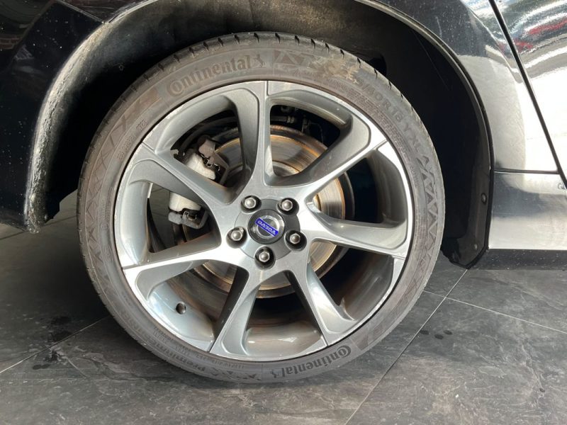 🚗 VOLVO V60 D2 120 Ch ⚙️ R-DESIGN 🛋️ Cuir 📡 Radars de recul ❄️ Climatisation