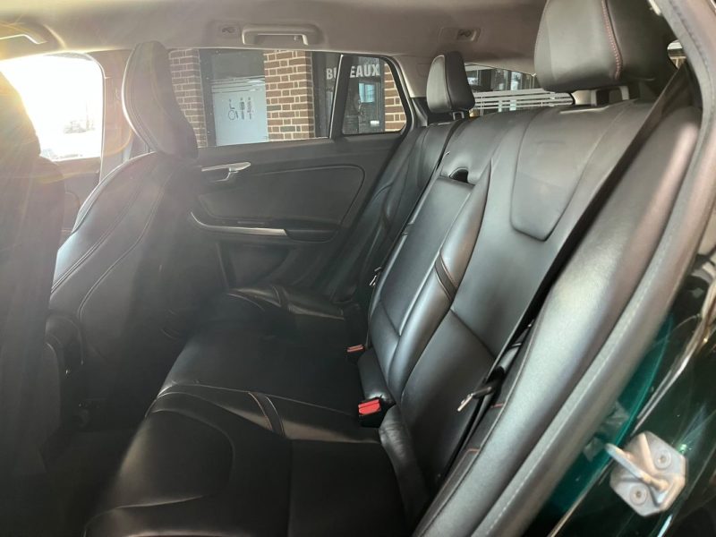 🚗 VOLVO V60 D2 120 Ch ⚙️ R-DESIGN 🛋️ Cuir 📡 Radars de recul ❄️ Climatisation