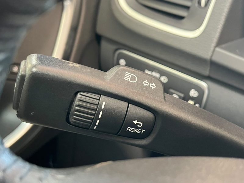 🚗 VOLVO V60 D2 120 Ch ⚙️ R-DESIGN 🛋️ Cuir 📡 Radars de recul ❄️ Climatisation