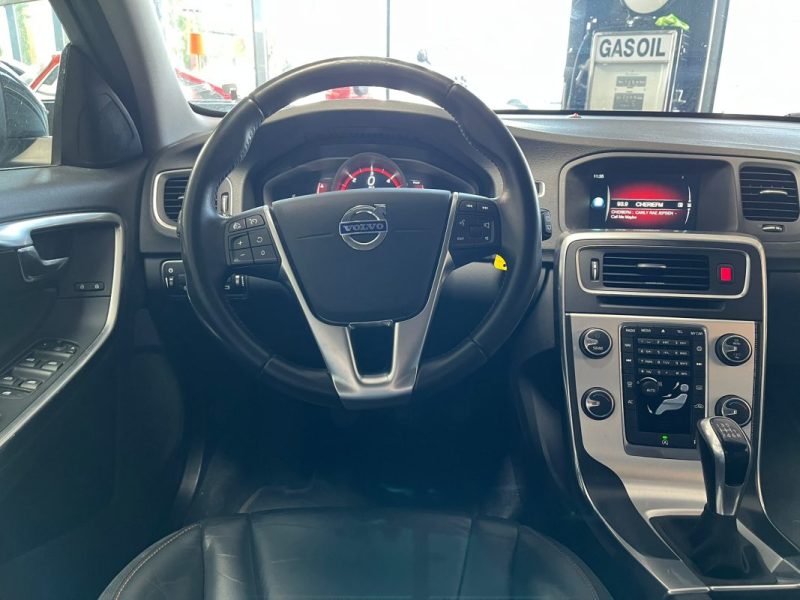 🚗 VOLVO V60 D2 120 Ch ⚙️ R-DESIGN 🛋️ Cuir 📡 Radars de recul ❄️ Climatisation