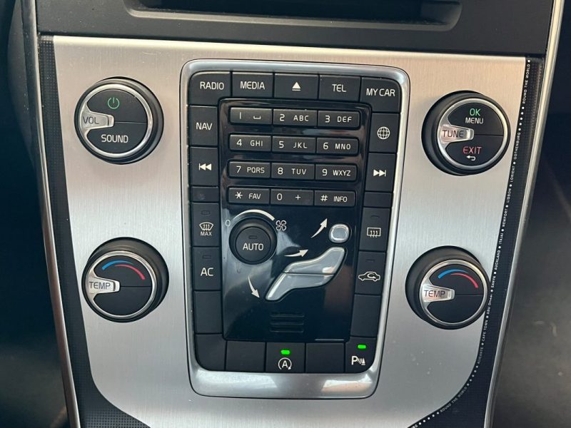 🚗 VOLVO V60 D2 120 Ch ⚙️ R-DESIGN 🛋️ Cuir 📡 Radars de recul ❄️ Climatisation