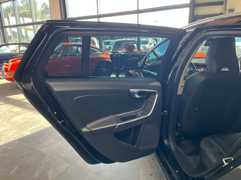 🚗 VOLVO V60 D2 120 Ch ⚙️ R-DESIGN 🛋️ Cuir 📡 Radars de recul ❄️ Climatisation