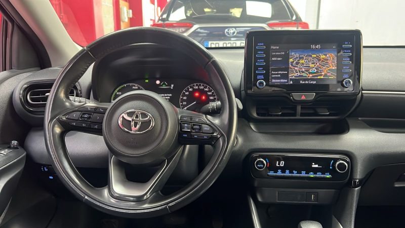 TOYOTA YARIS 4 DYNAMIC BUSINESS 116cv HYBRIDE/1 ERE MAIN/TVA RECUPERABLE