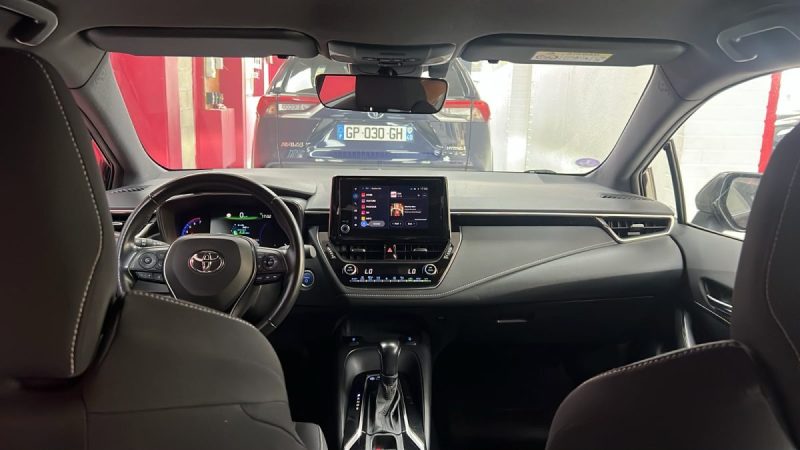 TOYOTA COROLLA TOURING SPORTS HYBRIDE 1.8 DYNAMIC BUSINESS 122cv/1 ERE MAIN/TVA RECUPERABLE