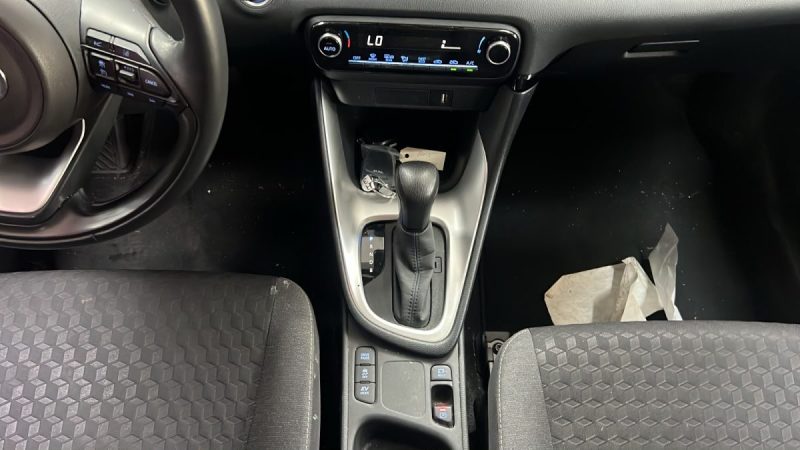 TOYOTA YARIS 4 DYNAMIC BUSINESS 116cv HYBRIDE/1 ERE MAIN/TVA RECUPERABLE