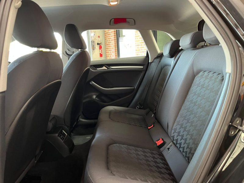🚗 AUDI A3 1.6 TDI 110ch ⚙️ AMBITION LUXE 📡 Radars de recul ❄️ Climatisation