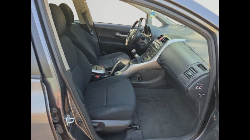 TOYOTA AURIS 90 D4D TERRA 2008 90 ch Climatisation