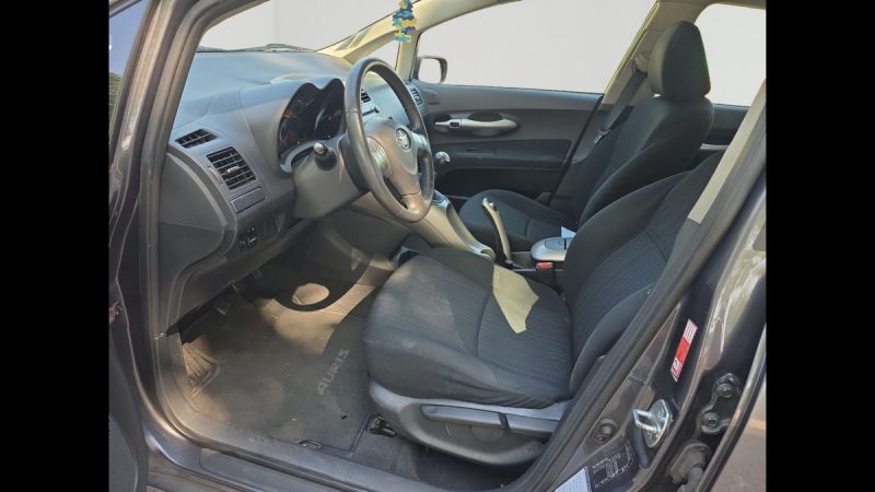 TOYOTA AURIS 90 D4D TERRA 2008 90 ch Climatisation