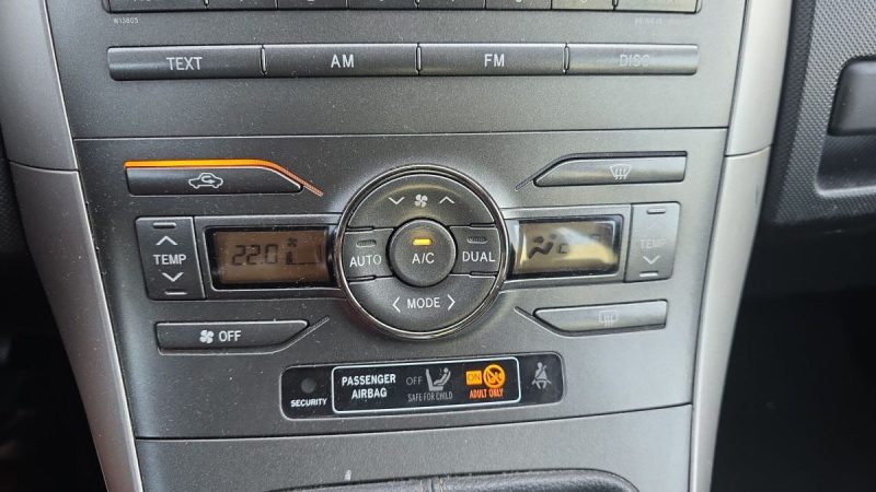 TOYOTA AURIS 90 D4D TERRA 2008 90 ch Climatisation