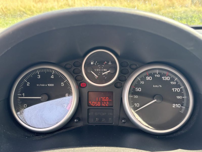 Peugeot 206+ 1.1i EMBRAYAGE ET DISTRIBUTION NEUF REVISION OK