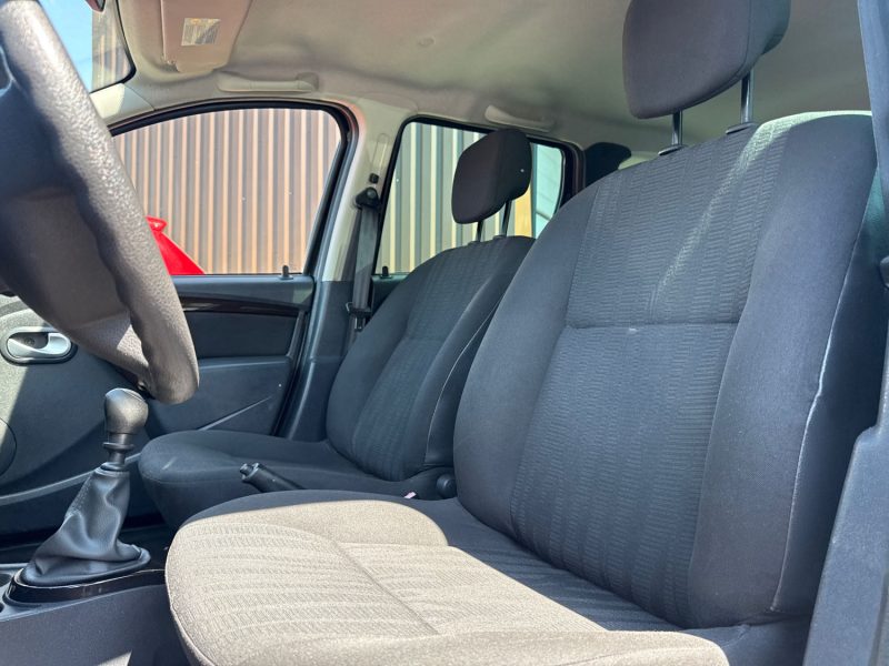 DACIA  DUSTER 1.5 DCI 110 LAUREATE 4X4 