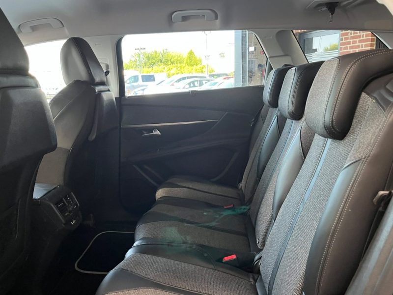 🚗 PEUGEOT 5008 1.6 BLUEHDI 120ch ⚙️ 🪑 Semi-cuir 📡 Radars de recul ❄️ Climatisation