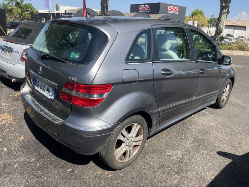MERCEDES B180D  2011