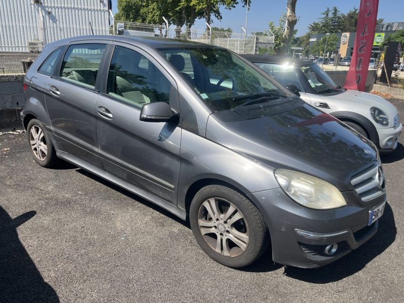 MERCEDES B180D  2011