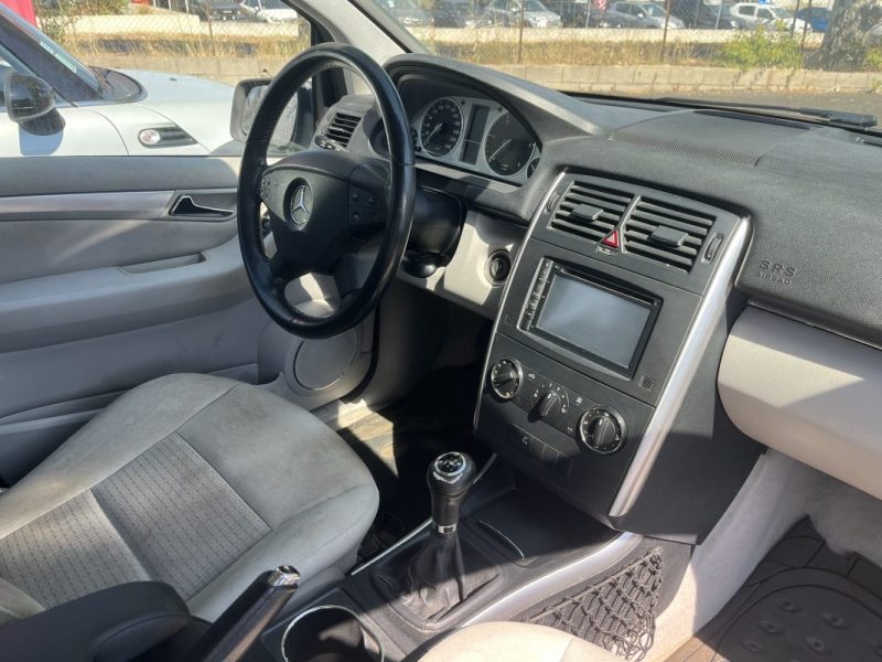 MERCEDES B180D  2011
