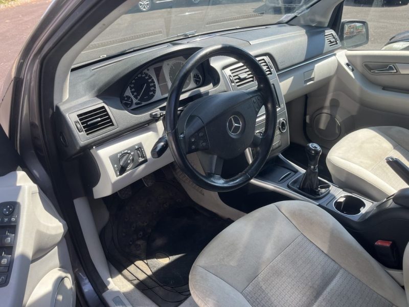 MERCEDES B180D  2011