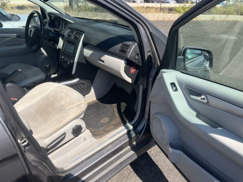 MERCEDES B180D  2011