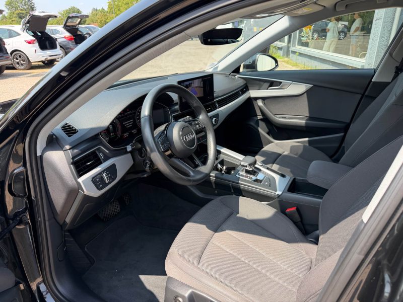 AUDI A4 BUSINESS LINE 2022
