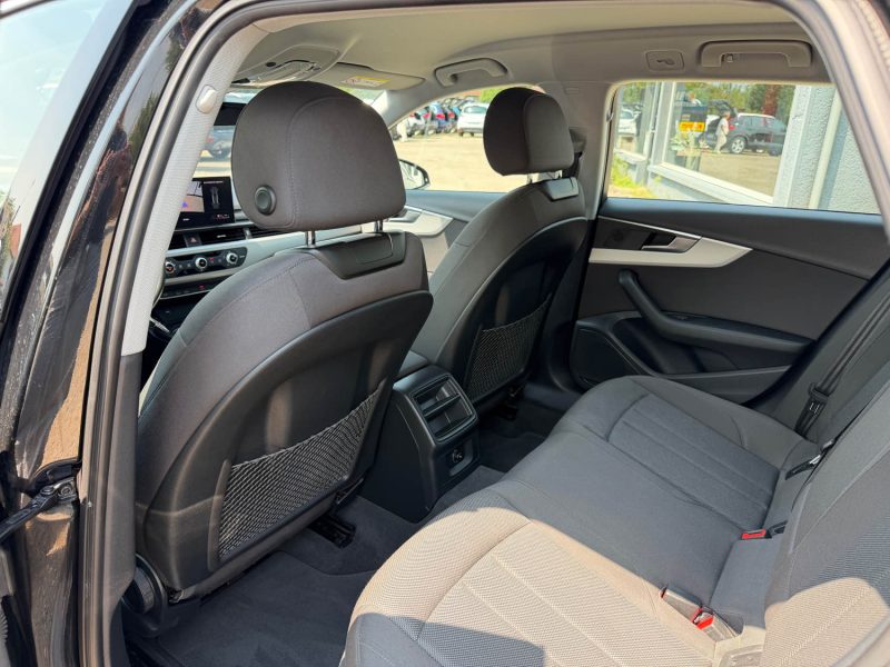 AUDI A4 BUSINESS LINE 2022