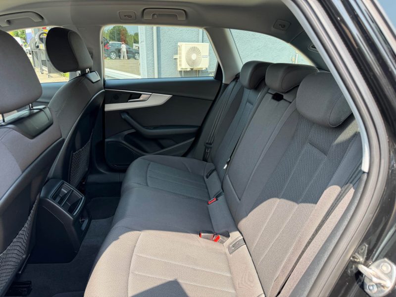 AUDI A4 BUSINESS LINE 2022