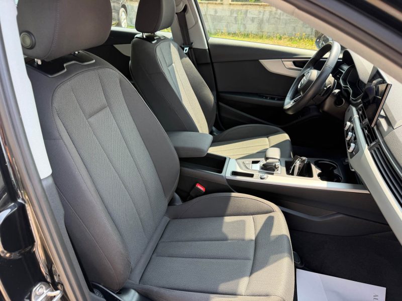 AUDI A4 BUSINESS LINE 2022