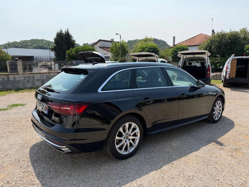 AUDI A4 BUSINESS LINE 2022