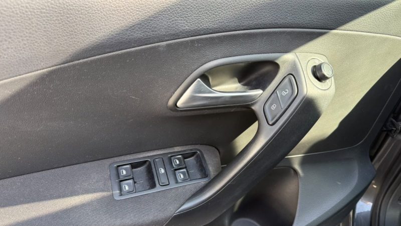 VOLKSWAGEN POLO 1.0 60 TRENDLINE 2016
