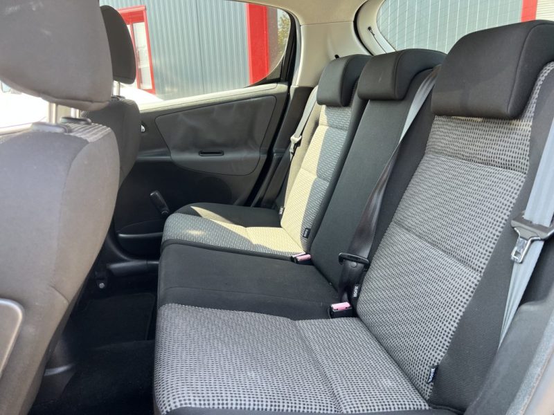 PEUGEOT 207 1.4 VTI - 16V / Garantie 3/12 Mois