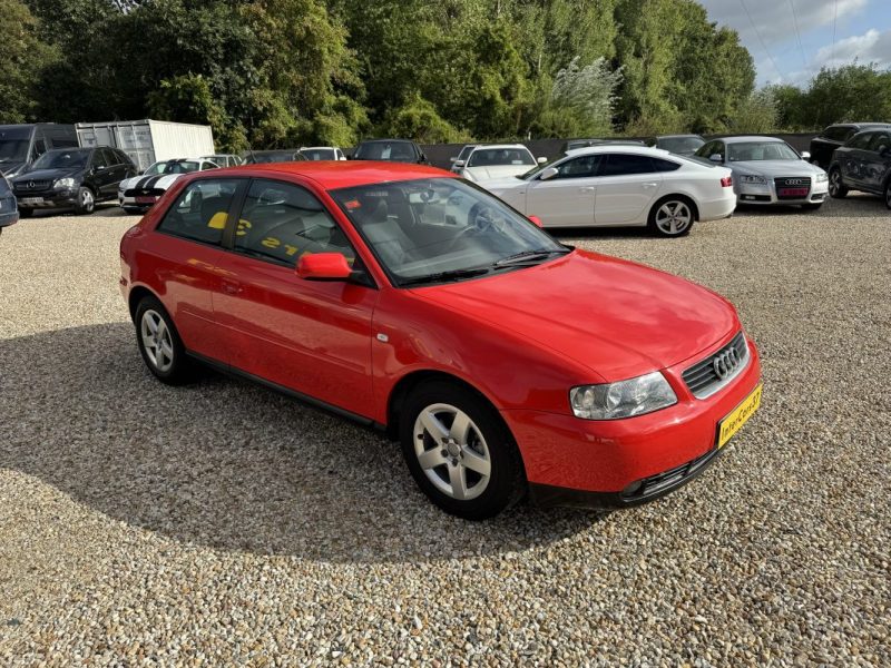 AUDI A3 1.9 TDI 130 ch Ambition BV6 1ER Main