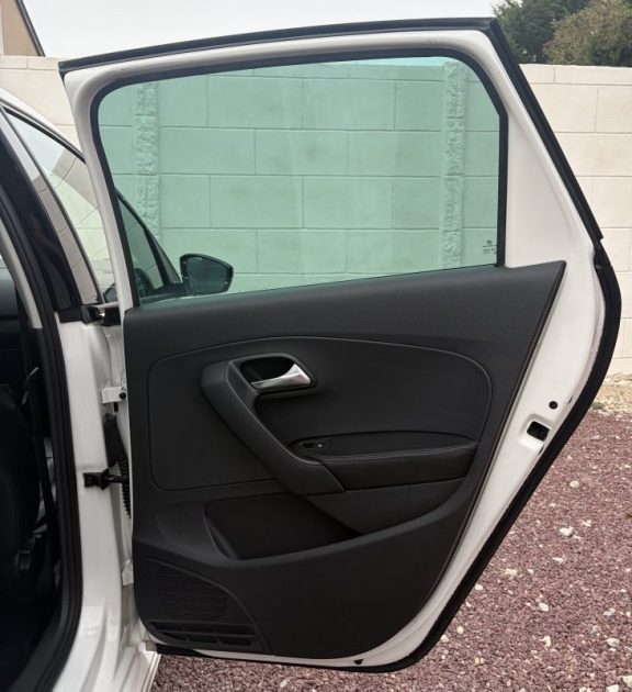 Volkswagen Polo 1.2 TDI 75ch Rline ( Sièges cuir chauffant / Crochet d'attelage / Carplay )  