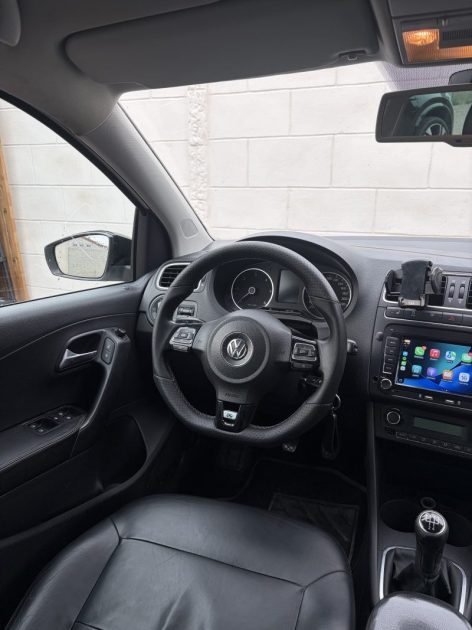 Volkswagen Polo 1.2 TDI 75ch Rline ( Sièges cuir chauffant / Crochet d'attelage / Carplay )  
