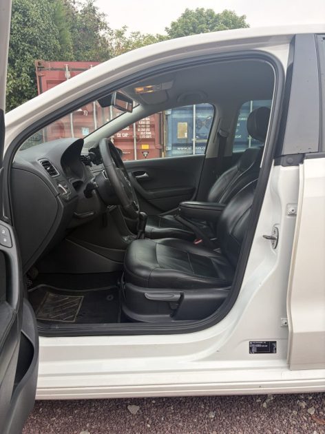 Volkswagen Polo 1.2 TDI 75ch Rline ( Sièges cuir chauffant / Crochet d'attelage / Carplay )  