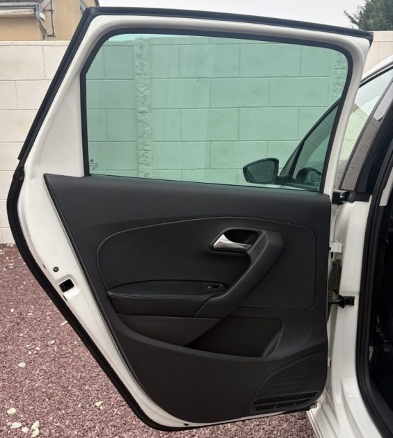 Volkswagen Polo 1.2 TDI 75ch Rline ( Sièges cuir chauffant / Crochet d'attelage / Carplay )  