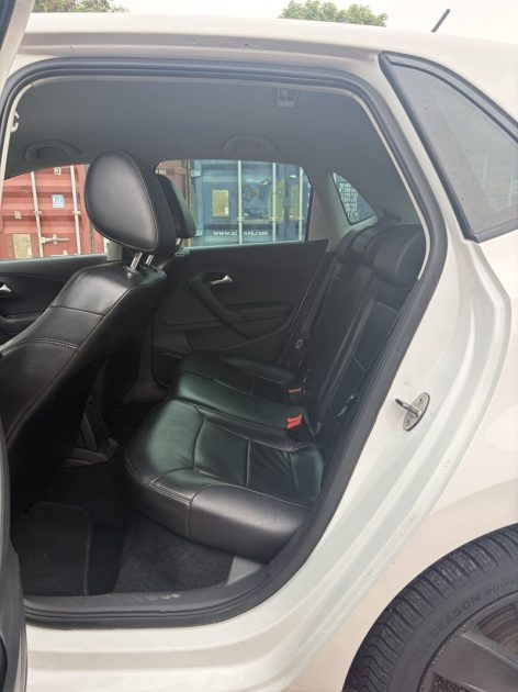 Volkswagen Polo 1.2 TDI 75ch Rline ( Sièges cuir chauffant / Crochet d'attelage / Carplay )  