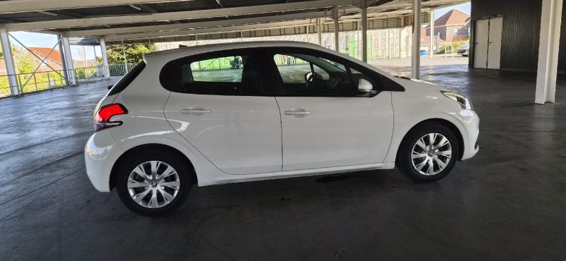 PEUGEOT 208 1.6 HDI 75 CV AN 2016 PROPRE 144 KM 