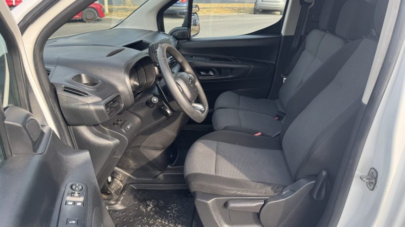 10825 HT CITROEN BERLINGO XL 950 1.5 BLUE HDI 130 CLUB EAT8