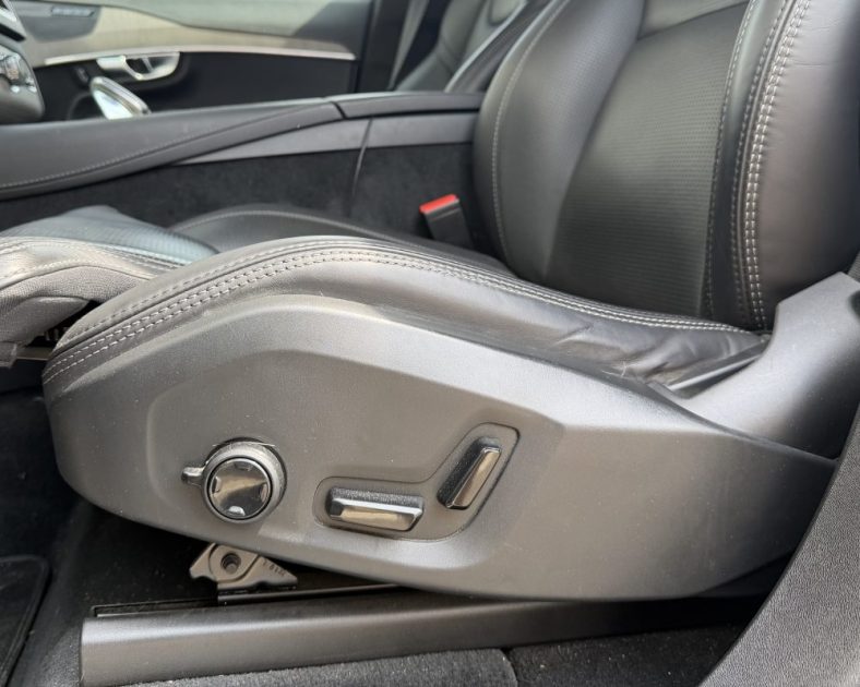 VOLVO XC90 T8 AWD Rechargeable - Ultimate Style Dark - Full Option - 7 Places - Harman Kardon