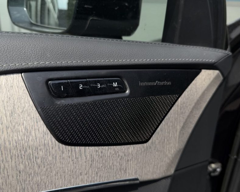 VOLVO XC90 T8 AWD Rechargeable - Ultimate Style Dark - Full Option - 7 Places - Harman Kardon