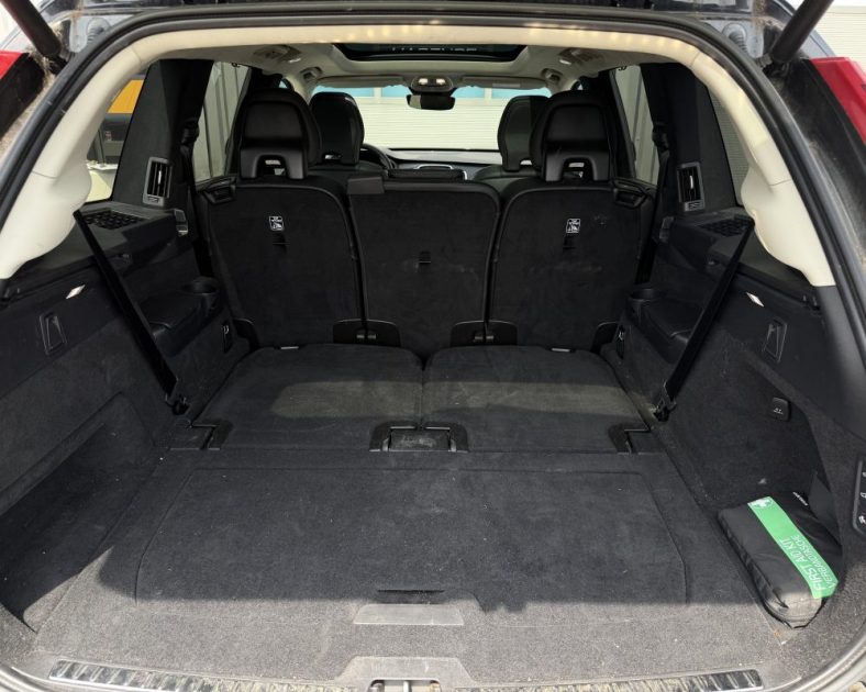 VOLVO XC90 T8 AWD Rechargeable - Ultimate Style Dark - Full Option - 7 Places - Harman Kardon