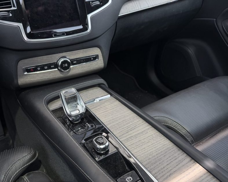 VOLVO XC90 T8 AWD Rechargeable - Ultimate Style Dark - Full Option - 7 Places - Harman Kardon