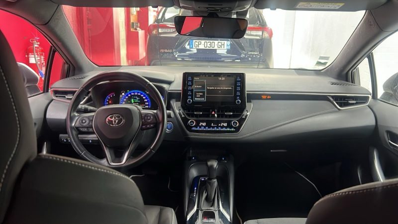 TOYOTA COROLLA BERLINE HYBRIDE 1.8 DYNAMIC BUSINESS 122cv/1 ERE MAIN/TVA RECUPERABLE
