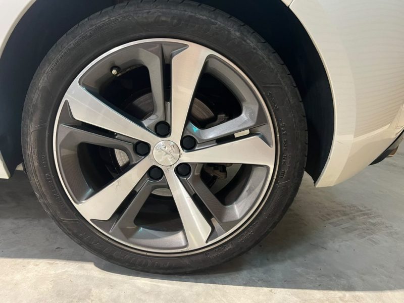 PEUGEOT - 308 II - 1.5 BLUE HDI - 130 cv - GT LINE - EAT 8 - 2019 - 123000 km - Carplay 