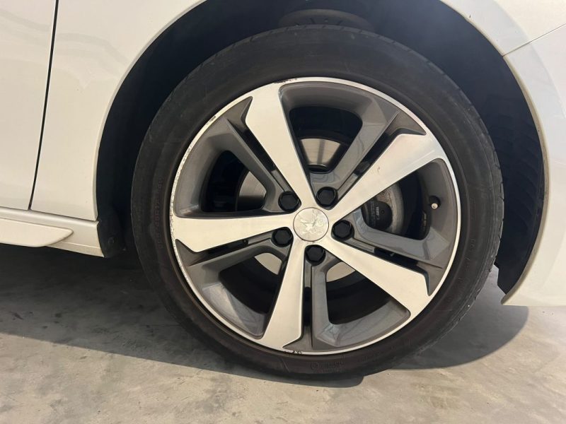 PEUGEOT - 308 II - 1.5 BLUE HDI - 130 cv - GT LINE - EAT 8 - 2019 - 123000 km - Carplay 
