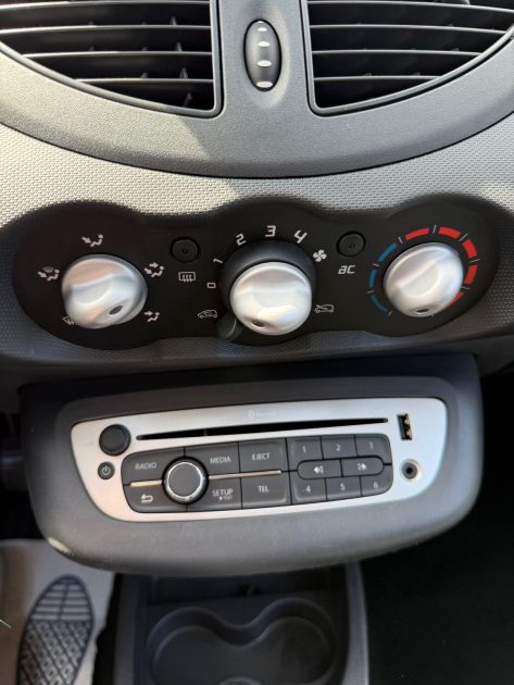 RENAULT TWINGO II  2 PLACES !!!  1.2 16V 75 GENERIQUE SOCIETE 