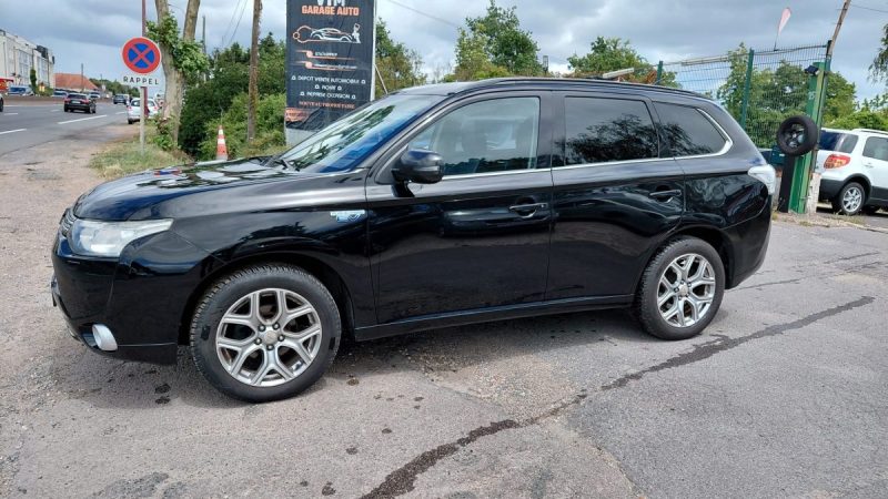MITSUBISHI OUTLANDER PHEV 4WD 2014