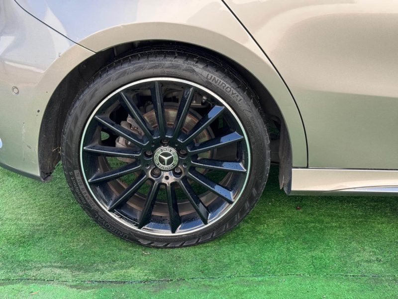 MERCEDES-BENZ CLASSE A  180 D 116 CV AMG LINE / TOIT OUVRANT GARANTIE 12 MOIS  
