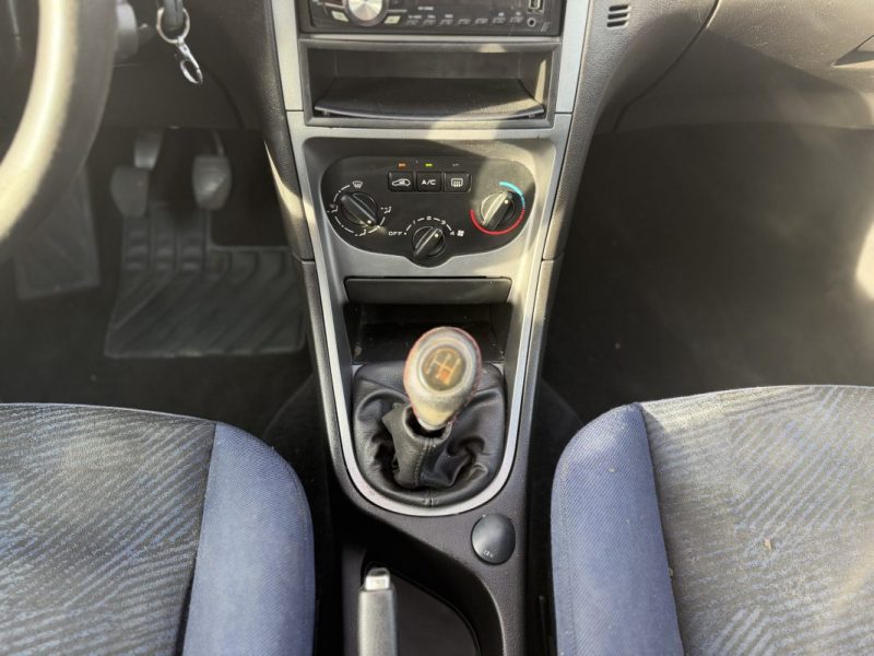PEUGEOT 307 1.6E 16V XR PRESENCE 2002