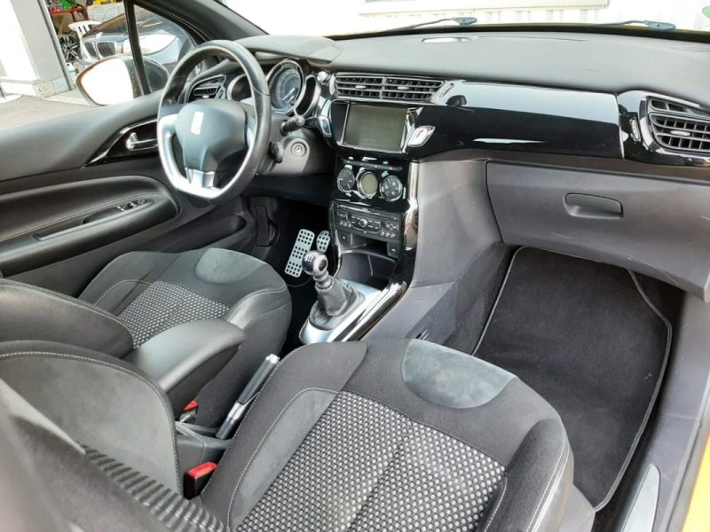 CITROEN DS3 1.6 HDi 110CV SPORTCHIC ( PREMIERE MAIN )